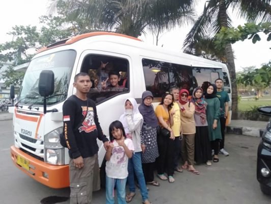 Sewa Bus Pariwisata Almeeratour
