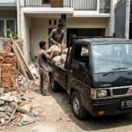 Proses Muat Puing Bangunan ke Mobil Pick Up Jasa Angkut Brangkal